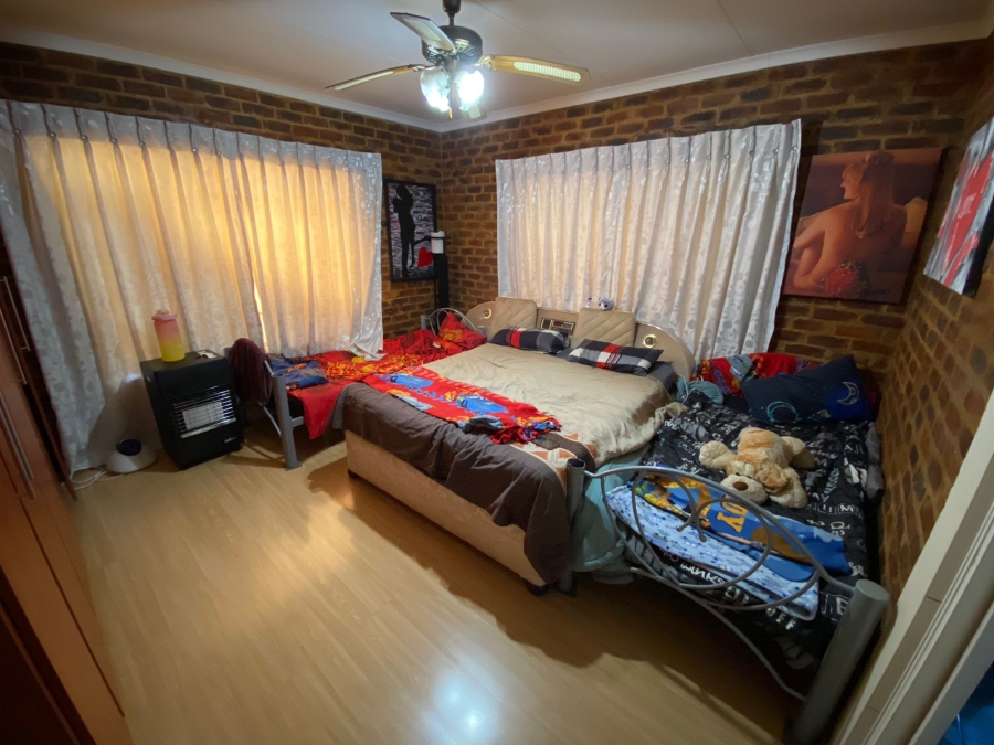 8 Bedroom Property for Sale in Baillie Park North West